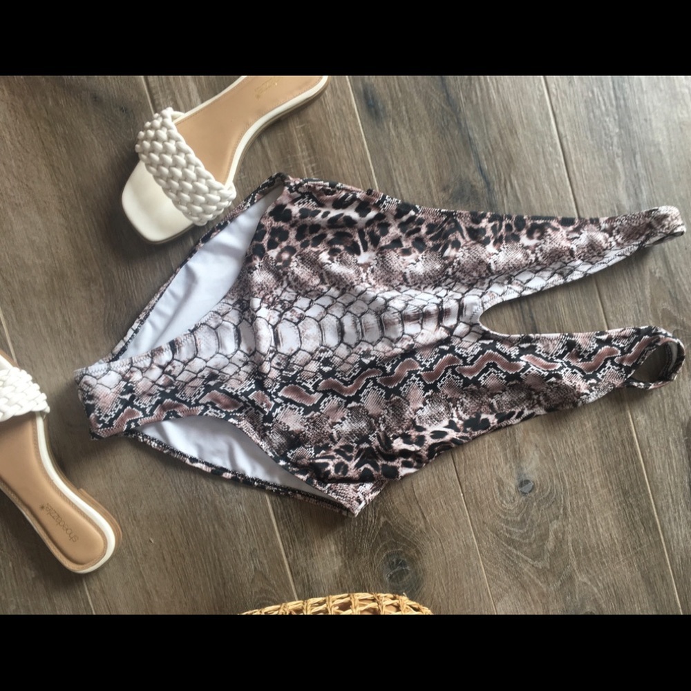 MISSGUIDED SWIM ONE PIECE - Picture 13 of 13